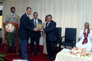 SGP receives the plaque for Dty Chairman of Committees