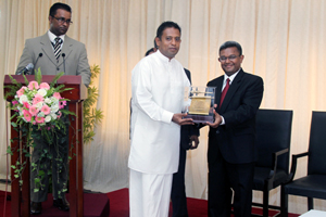 presentation of plaque to Dty Speaker