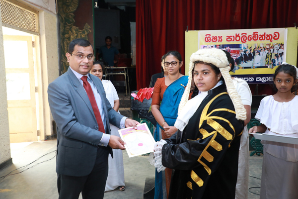 ශ්‍රී ලංකා පාර්ලිමේන්තුව - පුවත් - ගිරිඋල්ල කලාපීය ශිෂ්‍ය ...